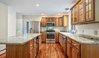 54 Trillium Trl, Bangor, ME 04401