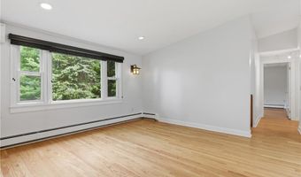 8 Ledgemont Dr, Lincoln, RI 02865