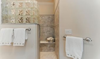 9 Scitterygussett Dr, Falmouth, ME 04105