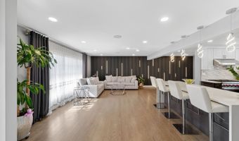 24 W Berkley Dr, Arlington Heights, IL 60004