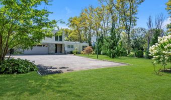 10 Macy Dr, Hewlett Bay Park, NY 11557