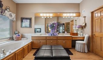 15471 Cedar Ln, Basehor, KS 66007