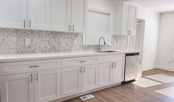 2015 WEYMOUTH Dr, Albany, GA 31721