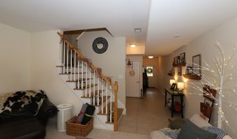 70 Woodcrest Ln 70, Danbury, CT 06810