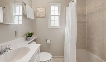 2312 N DEARING St, Alexandria, VA 22302