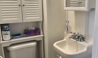 28 Charles St, Belfast, ME 04915