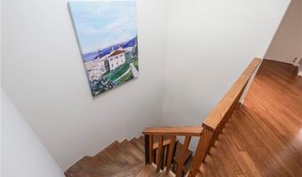 2 Buckingham St, Barrington, RI 02806