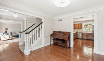 180 Spring Oaks Dr, Ballwin, MO 63011