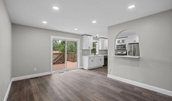 628 Hickory Knoll Ct, Ballwin, MO 63021
