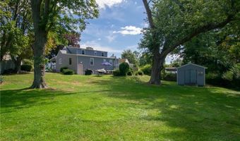 17 Rosedale Ct, Middletown, RI 02842