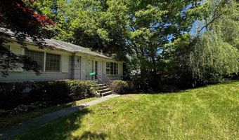 142 Pine Cir, Bennington, VT 05201