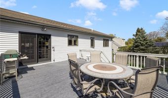 11 Renfrew Ave, Middletown, RI 02842