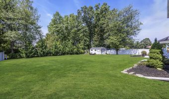 10 Linda Cir, Aberdeen, NJ 07747