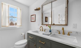 13 Starboard Ave, Jamestown, RI 02835
