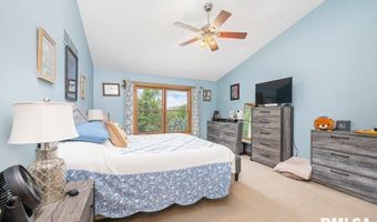 325 WOODLAND Dr, Andalusia, IL 61232
