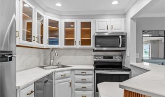 553 Bellevue Ave 14, Newport, RI 02840