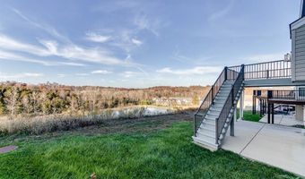 925 Meramec Grove Dr, Ballwin, MO 63021