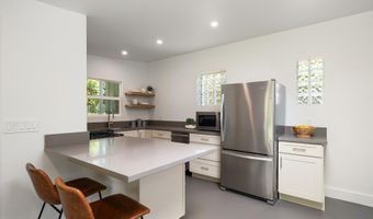 965 Hog Back Rd, Haiku, HI 96708