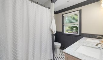 34 Terrace Dr, East Greenwich, RI 02818