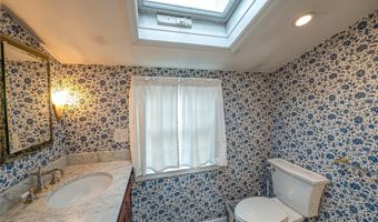 178 S Bayview Ave, Amityville, NY 11701