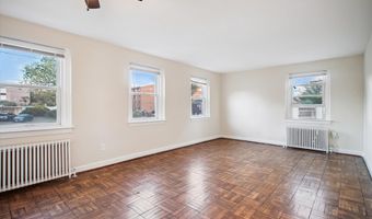 2040 N VERMONT St 105, Arlington, VA 22207