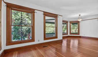 19 Gresham St, Ashland, OR 97520