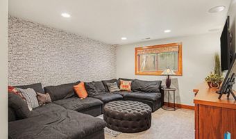 505 N Pasque Flower Trl, Brandon, SD 57005