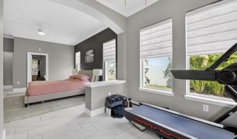 526 ISLEBAY Dr, Apollo Beach, FL 33572