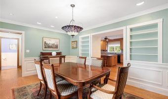 19 Ledge Rd, Bristol, RI 02809