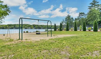 8 New London Dr, Barnstead, NH 03225