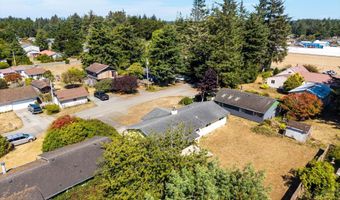 950 NE 1ST St, Bandon, OR 97411