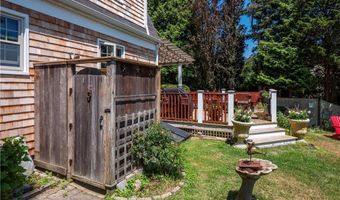 7 Boulevard E, Middletown, RI 02842