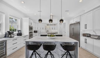 713 ISLEBAY Dr, Apollo Beach, FL 33572