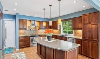 838 Lynnhaven Ln, Akron, OH 44313