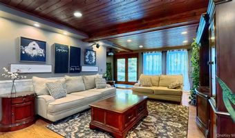 10 Stagecoach Ln, Amenia, NY 12501