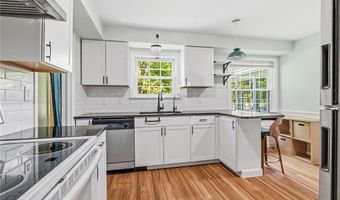 102 Winston Rd, Akron, OH 44313
