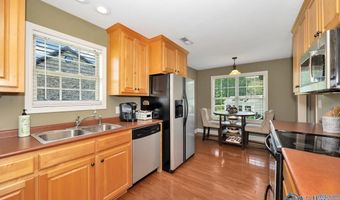 1420 Summerchase Ln, Albertville, AL 35951