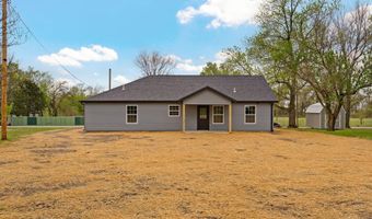215 W Cofield St, Aurora, MO 65605