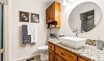 1 Rockford Ln, Bella Vista, AR 72715
