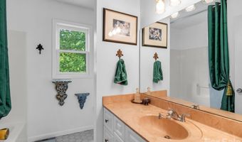 8 Sunny Ridge Dr, Asheville, NC 28804