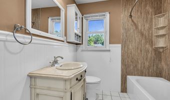 55 South Ave, Bayville, NJ 08721