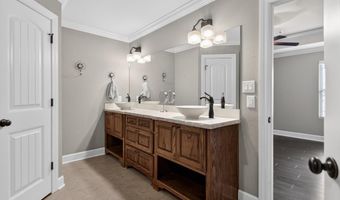 608 Surrey Ln, Benton, AR 72015