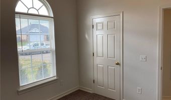 911 SW Cheyenne Dr, Bentonville, AR 72712