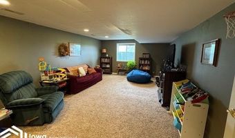 725 N E St, Albia, IA 52531