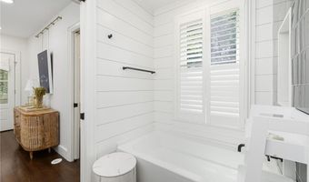 8 Cross St 1, Newport, RI 02840