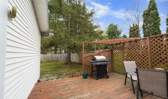 42 Sugarloaf Ln, Bangor, ME 04401