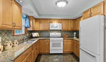 72 Winifred Ave, Warwick, RI 02889