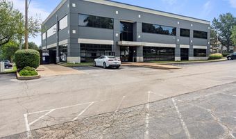 174 Clarkson Rd, Ballwin, MO 63011