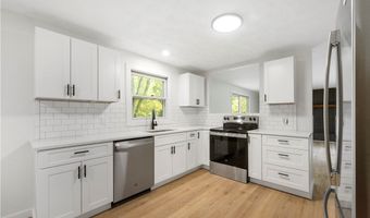 1009 OAK TREE Rd, Akron, OH 44320