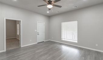 1027 W Idaho Ave, Chickasha, OK 73018